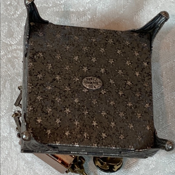 🎁🎁Perfect Gift🎁🎁 Toy Chest Trinket Box - Picture 2 of 4